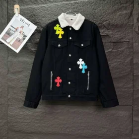Chrome Hearts spijkerjasje met witte kraag en Cross Patches