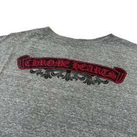 Chrome Hearts T-shirt met V-hals en print op de rug, grijs/rood