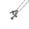 Kleine kruis- en babyfat-bedelketting met diamanten Kleine kruis- en babyfat-bedelketting met diamanten